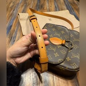 Pre loved Saint Cloud LV bag
Very good condition